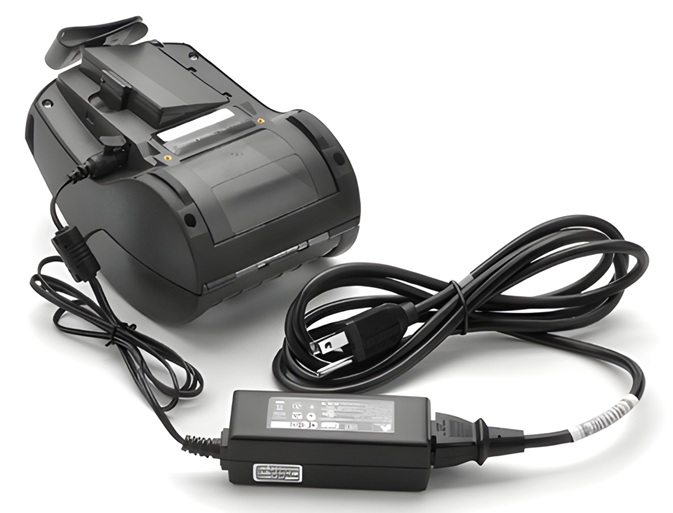 Adaptador de Corriente / Zebra P1031365-024 | 2607 – Zebra P1031365-024 Adaptador de corriente AC diseñado para alimentar y cargar impresoras móviles Zebra compatibles directamente o a través de una base de carga.  Entrada eléctrica: 100–240 V AC