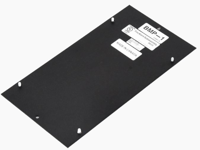 Placa de Módulo / Notifier BMP-1 | 2604 - Notifier BMP-1 es una placa ciega diseñada para cubrir una posición de módulo vacía en chasis de montaje de anunciadores o paneles de vestíbulo, mantiene la integridad estética y protege el cableado