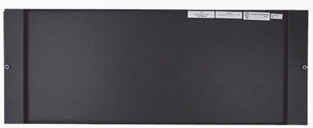 Placa de Vestíbulo / Notifier DP-1B | 2604 - Notifier DP-1B es una placa de vestíbulo ciega diseñada para cubrir un nivel completo de gabinete en sistemas de incendio, su función es ocultar espacios vacíos y cableado interno para un acabado estético