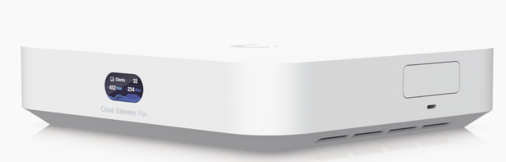 Gateway 4-Port 2.5G / Ubiquiti UCG-MAX | 2606 – Ubiquiti UCG-MAX es una consola de red diseñada para centralizar aplicaciones con almacenamiento, Dispone de un puerto de entrada WAN de 2.5 GbE, Cuatro puertos de salida LAN 2.5G, Rendimiento 1.5 Gbps