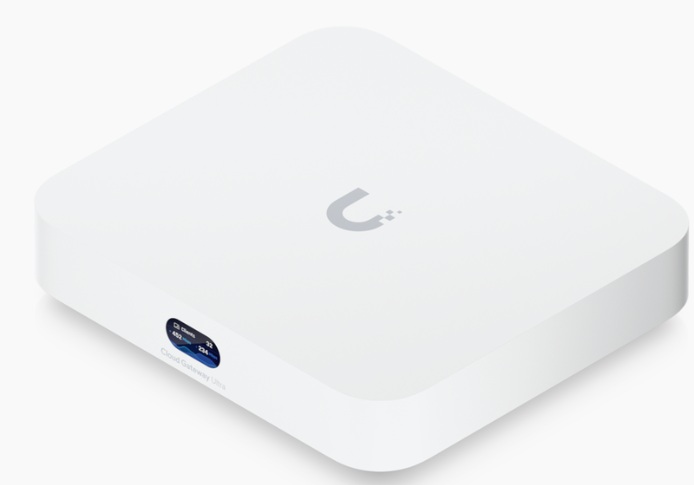 Gateway 4-Port 1GB / Ubiquiti UCG-ULTRA | 2606 – Ubiquiti UCG-ULTRA es una consola de red diseñada para la gestión centralizada en la nube, Cuenta con un puerto de entrada WAN de 2.5G, 4-puertos de salida Ethernet Gigabit, Capacidad 30 Dispositivos
